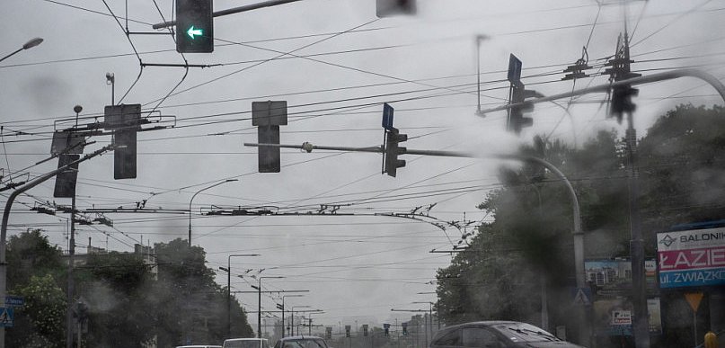 Synoptyk IMGW: groźne burze możliwe na zachodzie, upadł na wschodzie