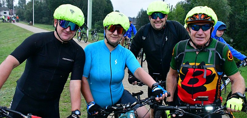 Ruszyli rowerami na Wzgórze Polak (FOTO)