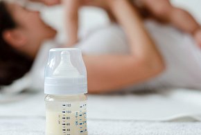 Groźna bakteria w mleku dla niemowląt. Nie podawaj dzieciom!-42831