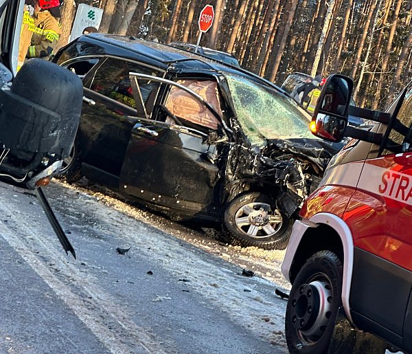 Uwaga na drogach ślisko. Doszło do groźnej kolizji na W858 -49410