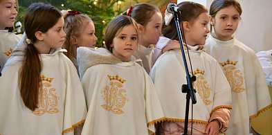 Koncert kolęd i pastorałek w wykonaniu "Królewskich Skowronków" (FOTO, VIDEO)-49554