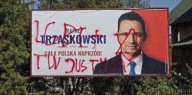 Gwiazda Dawida na czole kandydata. Ktoś zniszczył bilbord Rafała Trzaskowskiego-52524