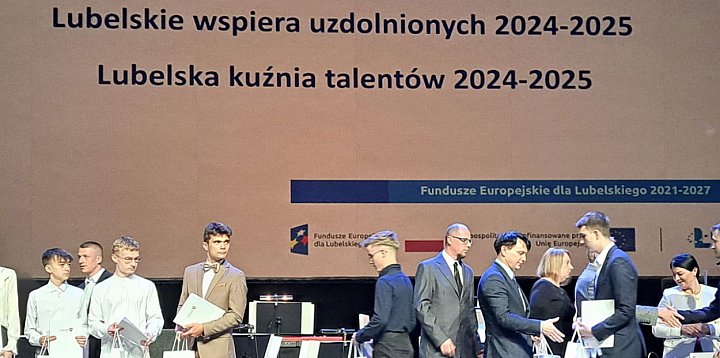 Uczniowie "Elektryka" ze stypendiami...-52607