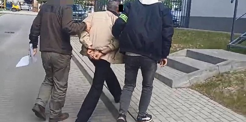 Z atrapą broni przyszedł do kancelarii komorniczej. Pijany 57-latek zatrzymany - 52694