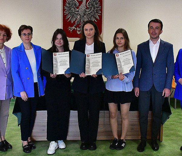 Młode talenty z Biłgoraja uczciły rocznicę Królestwa Polskiego-52759