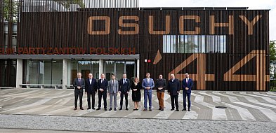 Delegacja IPN w Osuchach. tematem powstające muzeum (FOTO)-52946