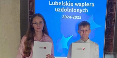 Wyróżnienia dla uzdolnionych uczniów-52931