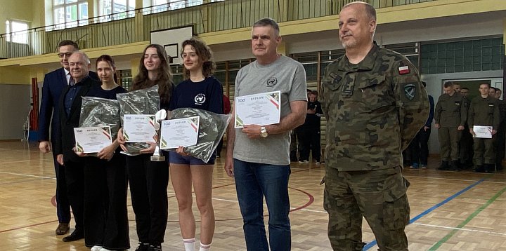 Sukces uczennic I LO im. ONZ w zawodach Sprawni jak...-52995