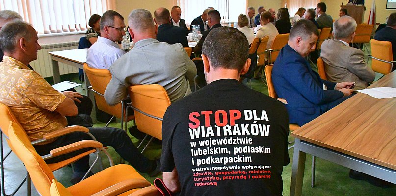 Rada Powiatu mówi nie wiatrakom. Chce, by ich budowa była poprzedzona...  - 53044