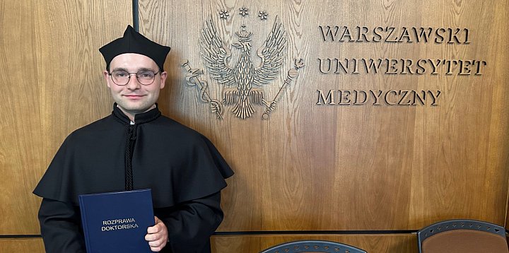 Biłgorajanin Karol Momot jednym z najmłodszych doktor-53138