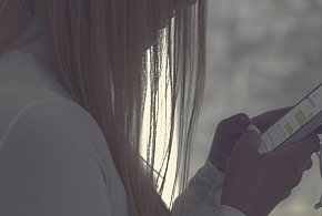 Odgórny zakaz telefonów w szkołach? MEN zdradza plany zmian-53433