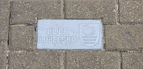 Biłgoraj. Betonowe symbole i nazwy ulic