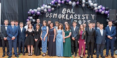 Pożegnanie z podstawówką: uroczysty bal ósmoklasisty we-53743