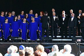Ponad stu chórzystów na scenie letniej BCK w Biłgoraju-53764
