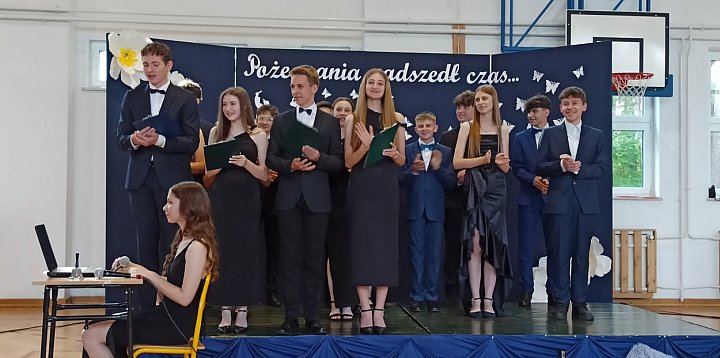 Bal Ósmoklasisty w SP w Majdanie Starym (FOTO)-53866
