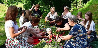 Wicie wianków u Dereźnianek – tradycja, integracja i twórcze spędzanie czasu-53975