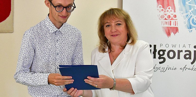 Dzień Olimpijczyka. Władze powiatu wyróżniły najlepszych uczniów i nauczycieli - 54015