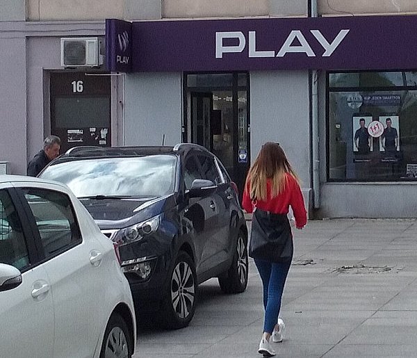 Play na celowniku UOKiK. Chodzi o pieniądze ściągane z kont klientów-54054