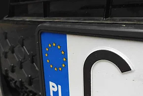 Rejestracja auta przez internet i koniec z przynoszeniem tablic. Rząd przyjął...-54359
