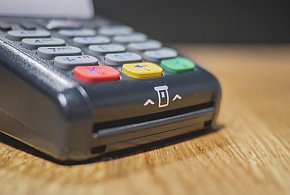 Zakaz sprzedaży i większy nadzór. Tych produktów nie kupią już nieletni-54426
