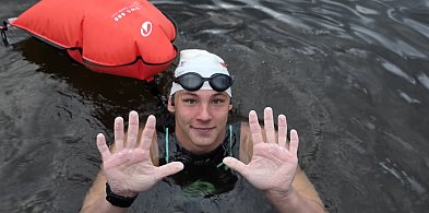Pływak na fali nadziei: Damian Błaszczyk przepłynął już 63 km (FOTO, VIDEO)-54924