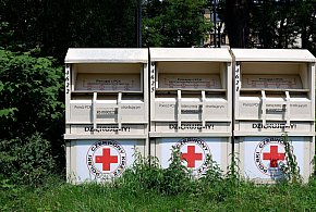 Stały w całej Polsce. Dziś kontenery PCK znikają z ulic-55167