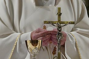 Nowa danina na Kościół? Pieniądze mają być pobierane prosto z pensji-55176