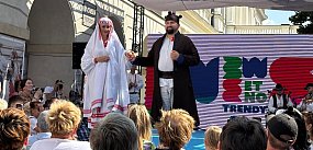 Strój biłgorajski na wybiegu podczas ETNOTRENDY
