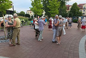 Letnie tańce przy fontannie: seniorzy z Biłgoraja bawili się 16 sierpnia-55407