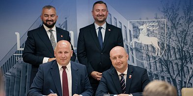 Frampol, Aleksandrów i Goraj z umowami na...-55459