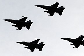 Podczas ćwiczeń przed AirSHOW w Radomiu rozbił się polski samolot F-16; pilot nie -55752