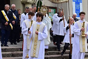 Wierni Biłgoraja na procesji. Kontynuacja XVIII-wiecznej tradycji franciszkańskiej-13942