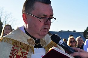 Uroczystość Wszystkich Świętych w Biłgoraju. Procesja w sanktuarium-14061