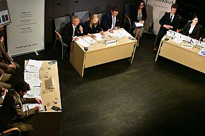 Bitwa na argumenty w BCK: Biłgorajskie uczniowie rozpoczęli mistrzostwa-14076