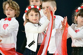 Biszcza. Szkoła do hymnu - śpiewali wszyscy-14082