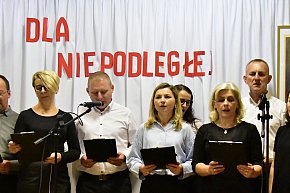 Pieśń łączy pokolenia: Mieszkańcy gm. Potok Górny śpiewali dla Niepodległej-14092