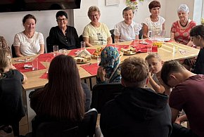 Powiat biłgorajski. Międzypokoleniowe lepienie pierogów-56260