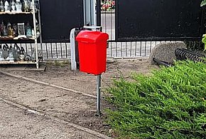 Widzisz taki pojemnik na cmentarzu. Oto, do czego służy-57245