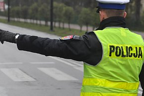 Uciekał przed policjantami, bo miał zatrzymane prawo jazdy-57572