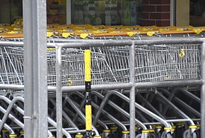 Czy 1 listopada zrobisz zakupy? Ten weekend zaskoczy wielu klientów-57692