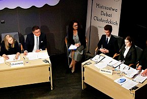 Bitwa na argumenty w BCK: Biłgorajskie uczniowie rozpoczęli mistrzostwa (FOTO)-57926