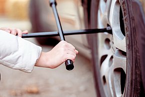 Z pozoru drobiazg, a może skończyć się tragedią. Urząd ostrzega kierowców-57979