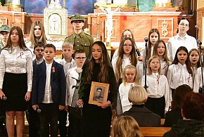 Wieczornica patriotyczna w Majdanie Starym (FOTO, VIDEO)-58064