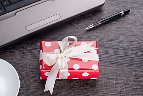 Świąteczna paczka może stać się problemem. Skarbówka patrzy z ukrycia-58614