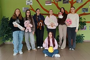 Młodzież "ONZ-etu" pokazuje, że na misia nigdy nie jest się za starym-58668