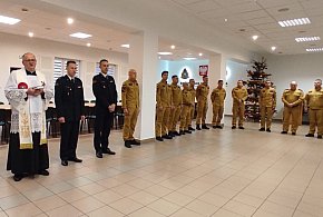 Świąteczny meldunek i opłatek u strażaków-59608