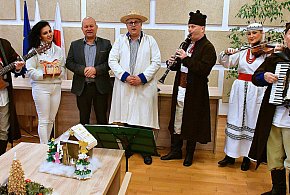 Tradycja, stroje i radosny śpiew. Kapela Ludowa „Krążałka” odwiedziła biłgorajskie-59716