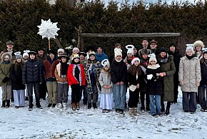 Młodzież z Majdanu Starego podtrzymuje kolędnicze tradycje (FOTO)-60064
