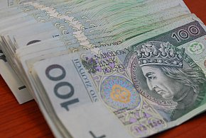 Myśląc, że pomaga siostrze straciła tysiąc złotych-60106