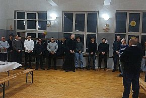 Opłatek w OSP Sól: Kiedy mundurowa jedność spotyka się z rodzinnym ciepłem-60115